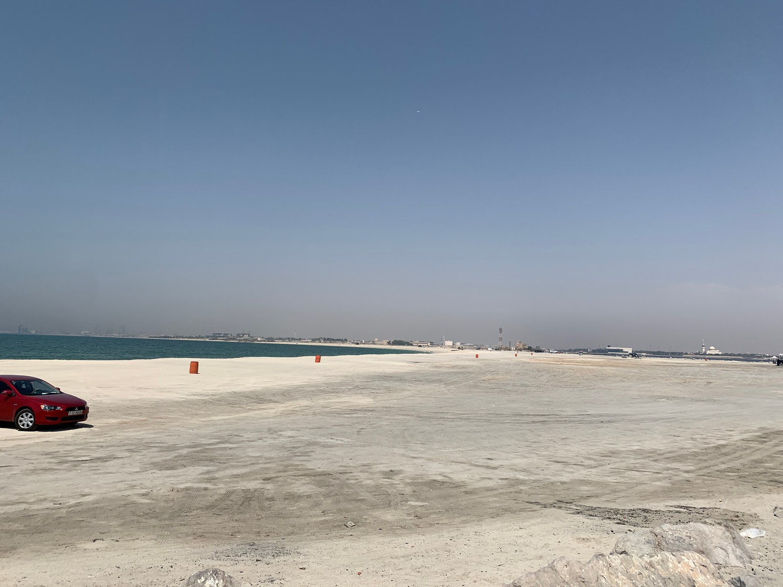 Zdjęcie Al Zorah beach dziki obszar
