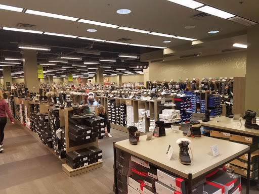 Shoe Store «DSW Designer Shoe Warehouse», reviews and photos, 124 West Market, Bloomington, MN 55425, USA