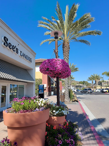 Shopping Mall «Flower Hill Promenade», reviews and photos, 2720 Via De La Valle, Del Mar, CA 92014, USA