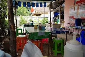 ร้านข้าวลุงกับป้า ข้าวมันไก่ ก๋วยเตี๋ยว ขนมถ้วย image