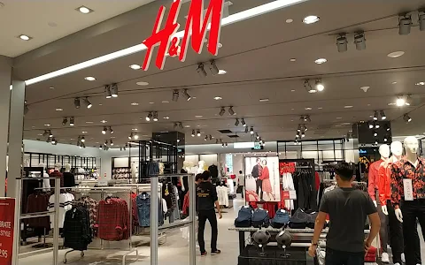 H&M image