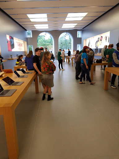 Computer Store «Apple Greenwich Avenue», reviews and photos, 356 Greenwich Ave, Greenwich, CT 06830, USA