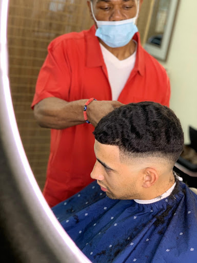 Barber Shop «King of Blades Barbershop», reviews and photos, 5130 S Dale Mabry Hwy #105, Tampa, FL 33611, USA