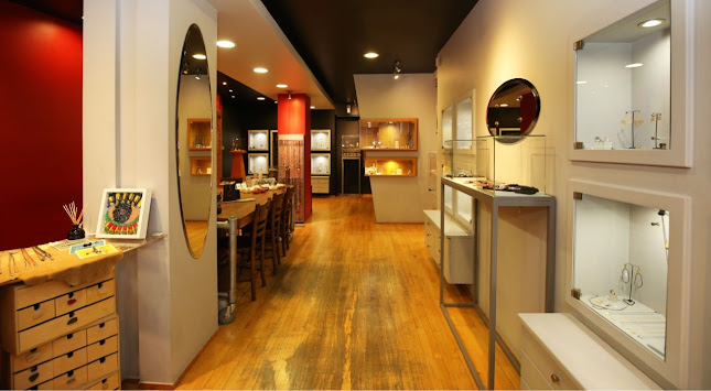 Χάρητος 34, Αθήνα 106 75