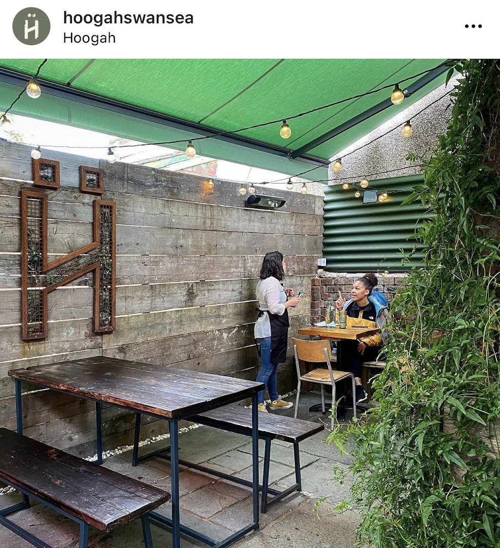 Hoogah Cafe, Bar + Kitchen