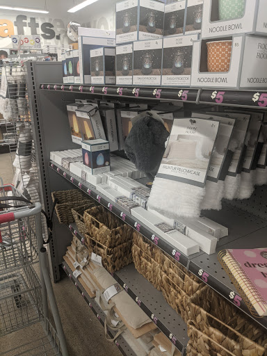 Variety Store «Five Below», reviews and photos, 2145 S Telegraph Rd, Bloomfield Hills, MI 48302, USA