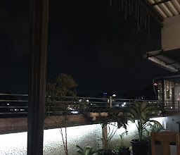 Sky Bar Resto Studio Inn photo