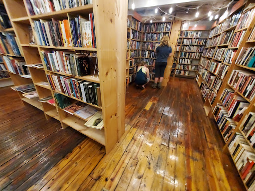 Used Book Store «Winding Way Books At Gallery», reviews and photos, 106 W Chestnut St, Lancaster, PA 17603, USA