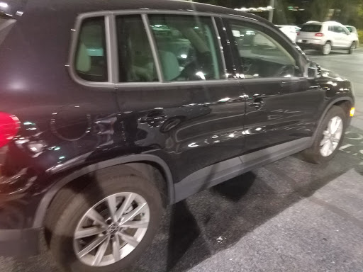 Volkswagen Dealer «Gurnee Volkswagen», reviews and photos, 6301 W Grand Ave, Gurnee, IL 60031, USA