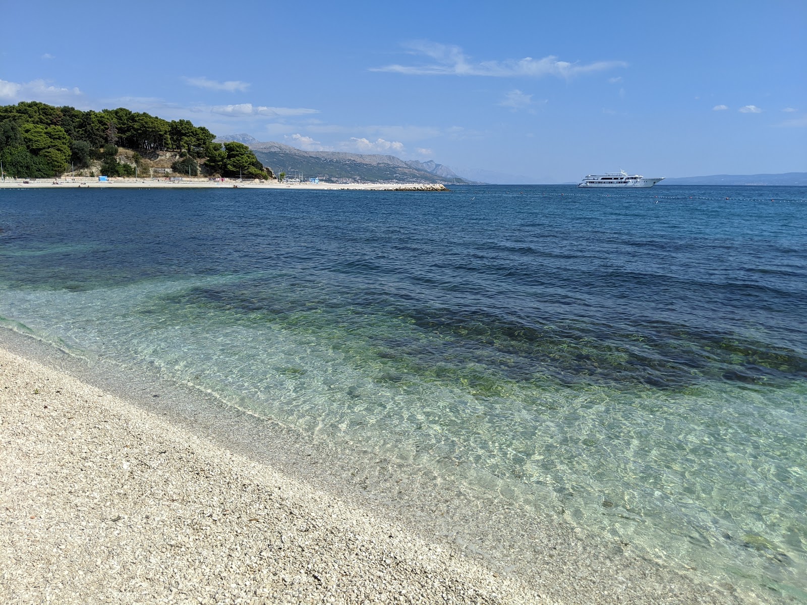 Foto von Trstenik beach mit sehr sauber Sauberkeitsgrad