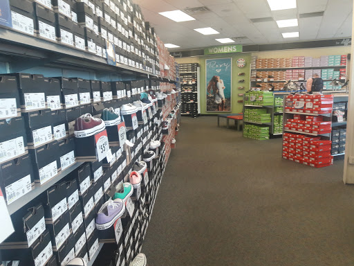 Shoe Store «Shoe Carnival», reviews and photos, 3909 W Airport Fwy, Irving, TX 75062, USA
