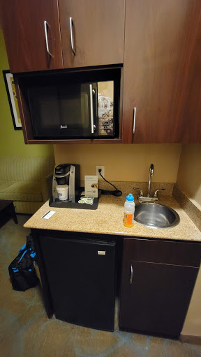 Holiday Inn Express & Suites Red Bluff-South Redding Area, an IHG Hotel image