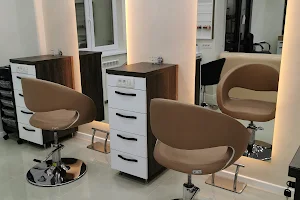 alesia beauty salon image