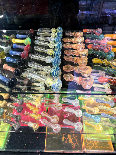 Tobacco Shop «Kazzaz Smoke Shop», reviews and photos, 6355 W Montrose Ave, Chicago, IL 60634, USA