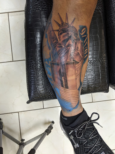 Tattoo Shop «Phat Boys Tattoos & Body Piercings», reviews and photos, 6640 Southwest Fwy A, Houston, TX 77074, USA