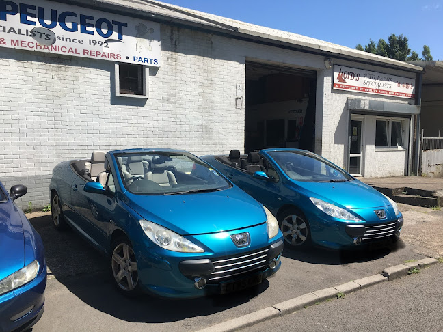 Lloyds Citroen-Peugeot Specialists - Swansea