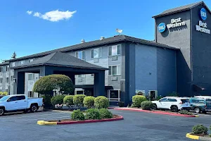 Best Western Cascade Inn & Suites image