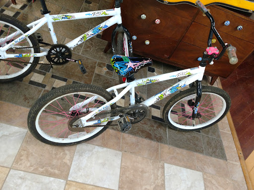 Thrift Store «Freedom Treasures Resale Store», reviews and photos, 7570 Cooley Lake Rd, Waterford Twp, MI 48327, USA