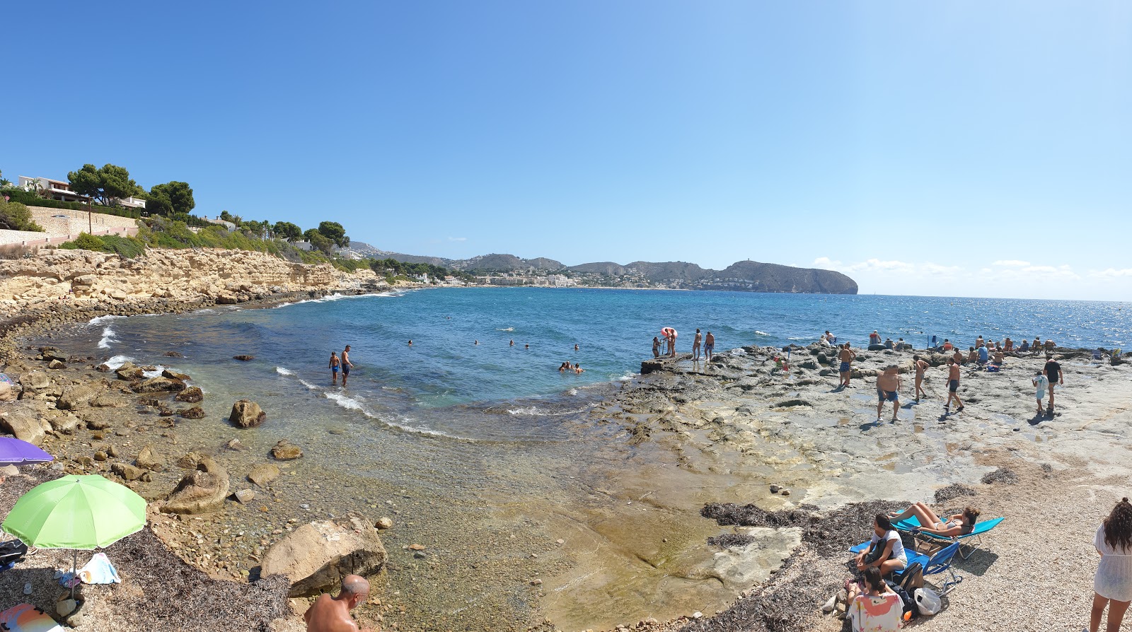 Cala l'Andrago'in fotoğrafı geniş ile birlikte