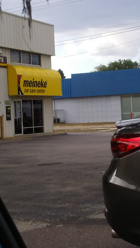 Auto Repair Shop «Meineke Car Care Center», reviews and photos, 6850 N Dale Mabry Hwy, Tampa, FL 33614, USA
