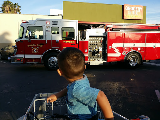 Grocery Store «Grocery Outlet Bargain Market», reviews and photos, 825 W 11th St, Tracy, CA 95376, USA