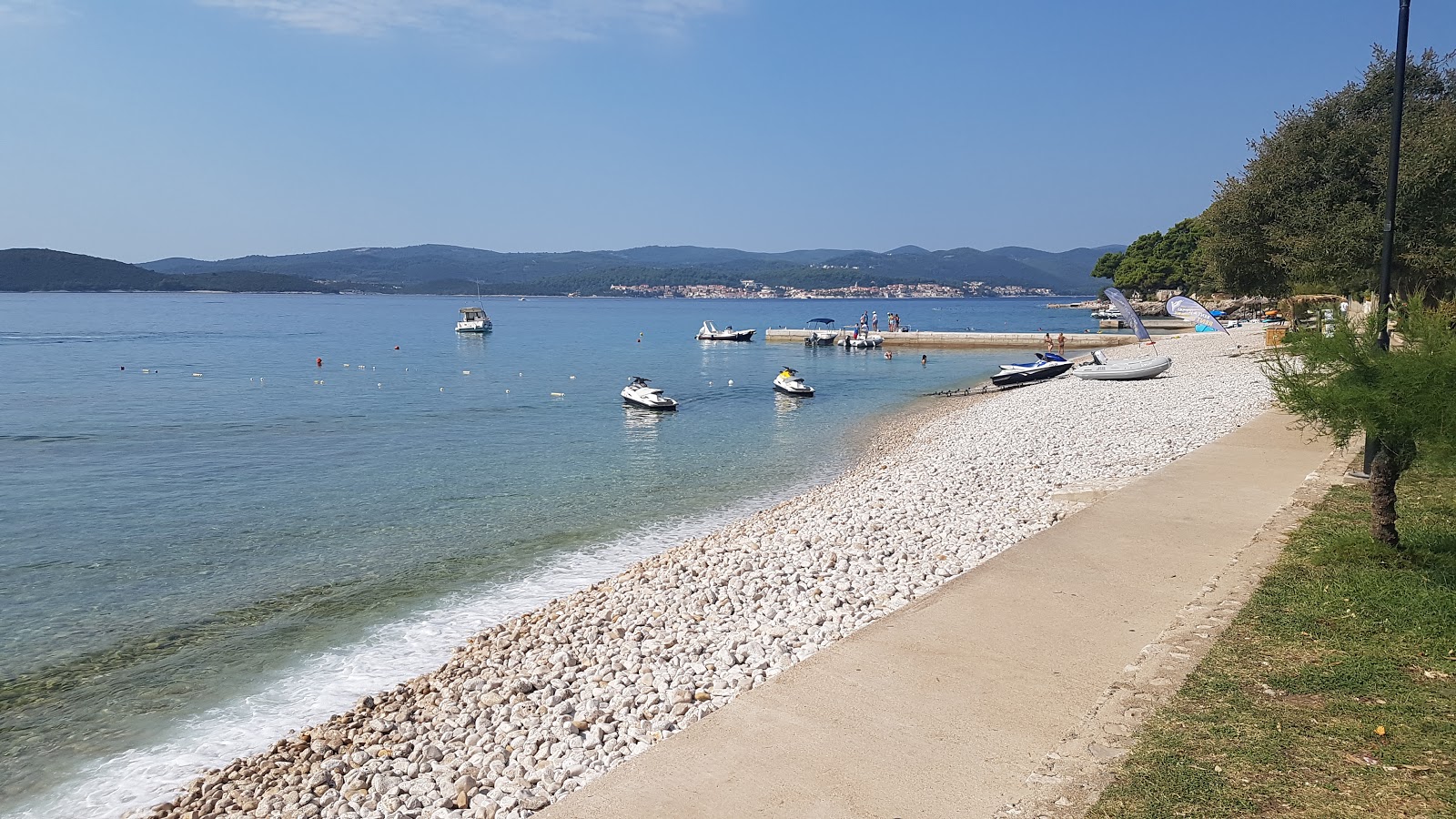 Photo de Plaza Perna II avec caillou clair de surface