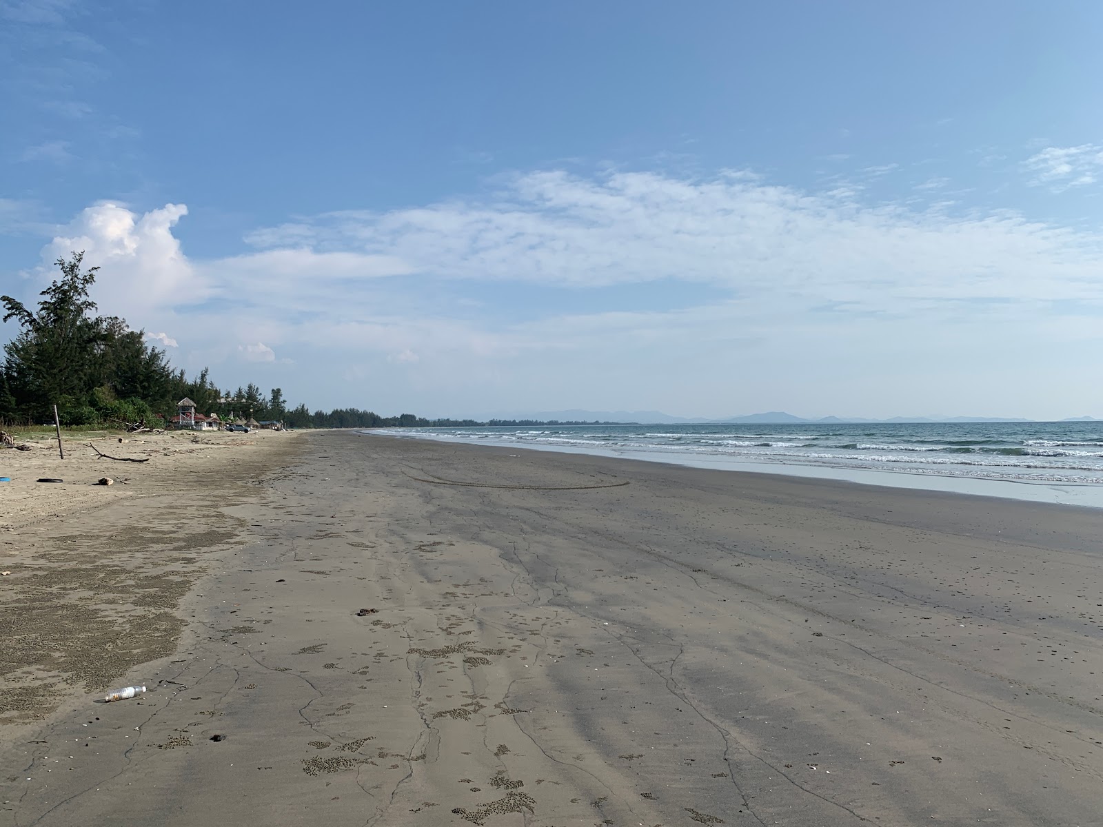 Foto de D'Dayang Beach - lugar popular entre los conocedores del relax