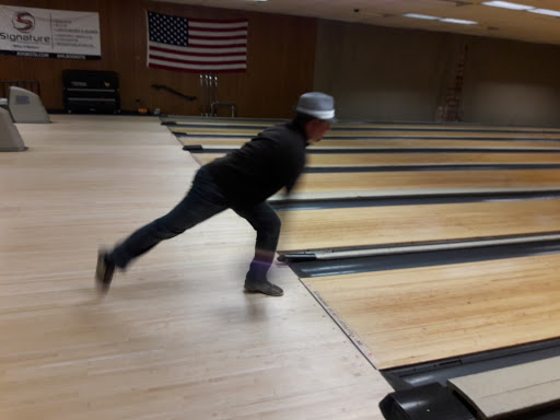 Bowling Alley «Timber Lanes Bowling Alley», reviews and photos, 1851 W Irving Park Rd, Chicago, IL 60613, USA