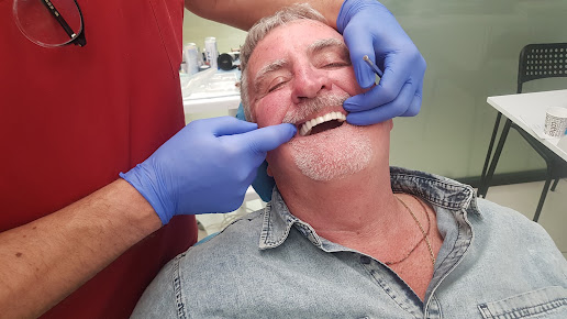 عيادة الأسنان Dentasey كوساداسي - Dentasey Dental Clinic Kusadasi