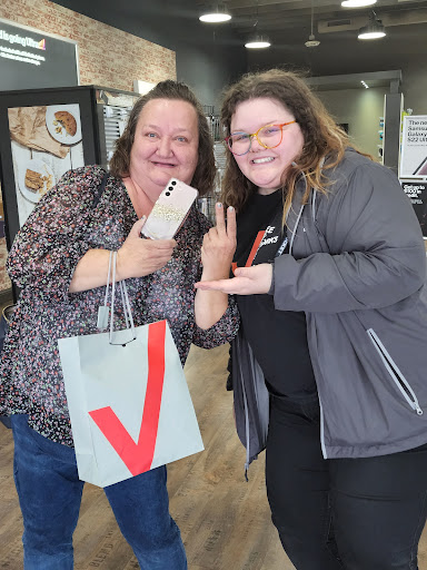 Cell Phone Store «Verizon Authorized Retailer, TCC», reviews and photos, 1327 E Tipton St, Seymour, IN 47274, USA