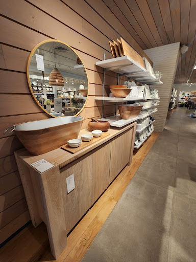 Furniture Store «Crate and Barrel», reviews and photos, 358 San Lorenzo Ave, Coral Gables, FL 33146, USA