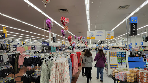 Discount Store «Walmart», reviews and photos, 1360 Town Centre Dr, Eagan, MN 55123, USA