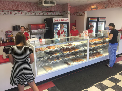Donut Shop «The Donut Palace», reviews and photos, 37 Clarkson Rd, Ellisville, MO 63011, USA