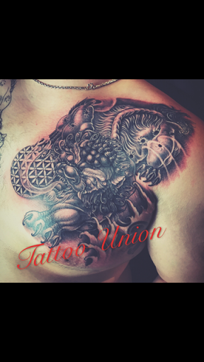 Explore easy flower tattoo ideas, creative tattoo ideas in Chicago, available at TATTOO UNION CHICAGO