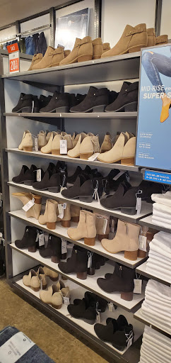 Clothing Store «Old Navy», reviews and photos, 3131 E Main St, Mohegan Lake, NY 10547, USA