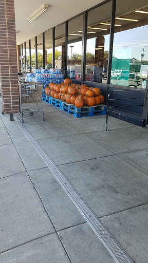 Grocery Store «Safeway», reviews and photos, 437 S King St, Leesburg, VA 20175, USA