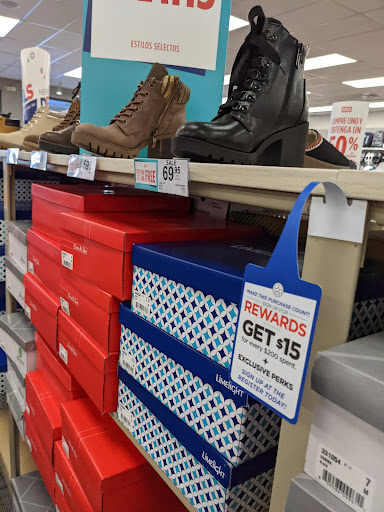 Shoe Store «Rack Room Shoes», reviews and photos, 2809 Battleground Ave, Greensboro, NC 27455, USA