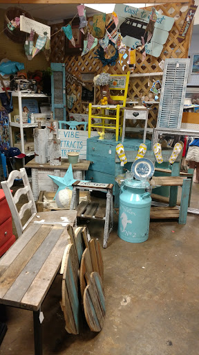 Flea Market «Fort Walton Beach Flea Market», reviews and photos, 125 Eglin Pkwy SE, Fort Walton Beach, FL 32548, USA