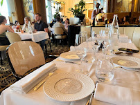 Atmosphère du Restaurant Le Relais Plaza à Paris - n°4