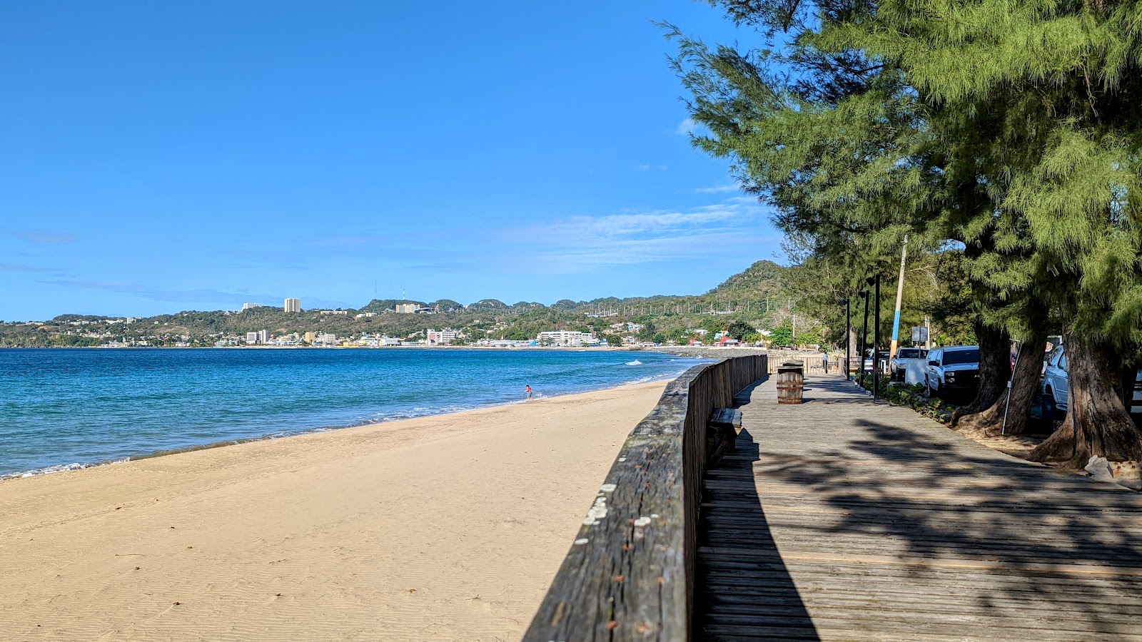 Foto von Colon beach mit beiger sand Oberfläche