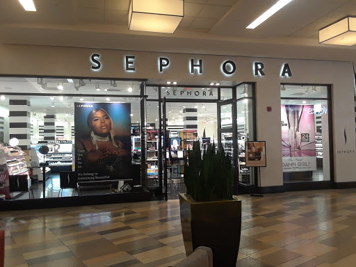 Shopping Mall «Beachwood Place», reviews and photos, 26300 Cedar Rd, Beachwood, OH 44122, USA