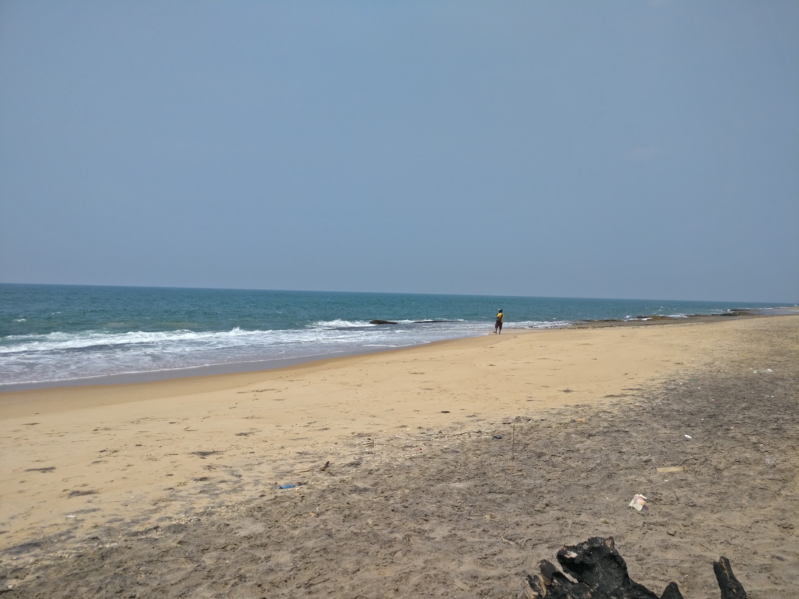 Φωτογραφία του Bopitiya Beach με μακρά ευθεία ακτή