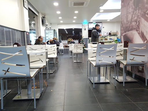 Pastelaria Toia no Algueirão–Mem Martins, Lisboa