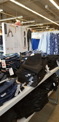 Clothing Store «Old Navy», reviews and photos, 4037 Factoria Blvd SE, Bellevue, WA 98006, USA