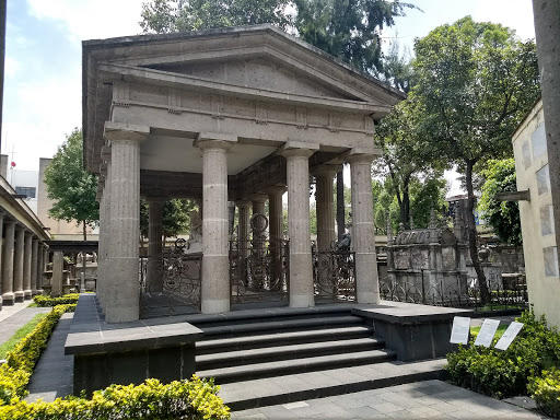 Panteón De San Fernando