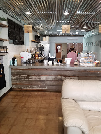 Coffee Shop «The Mix House», reviews and photos, 112 N Main St, Bowling Green, VA 22427, USA