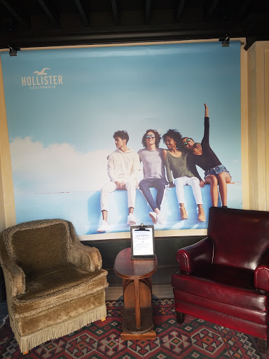 Clothing Store «Hollister Co.», reviews and photos, 14567 SW 5th St, Pembroke Pines, FL 33027, USA