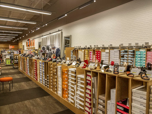 Shoe Store «DSW Designer Shoe Warehouse», reviews and photos, 2601 Plainfield Rd b, Joliet, IL 60435, USA