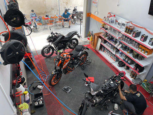 DaiNam Motorbike Workshop