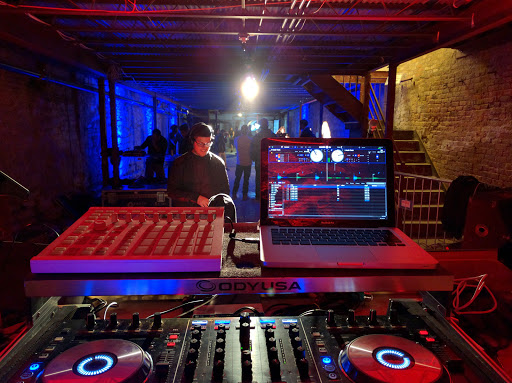 Clothing Store «Iridium Clothing Brand», reviews and photos, 1330 N Milwaukee Ave, Chicago, IL 60622, USA